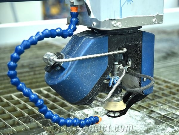 Brembana Aquatec: 3- and 5-axis hydro-abrasive waterjet cutting system