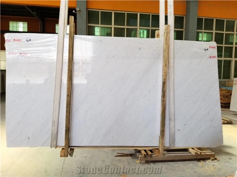 fine grained dolomitic marble cloudy or wavy greyish/beige  