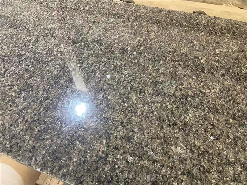 New Natural Saudi Tropical Brown Small Granite Slabs