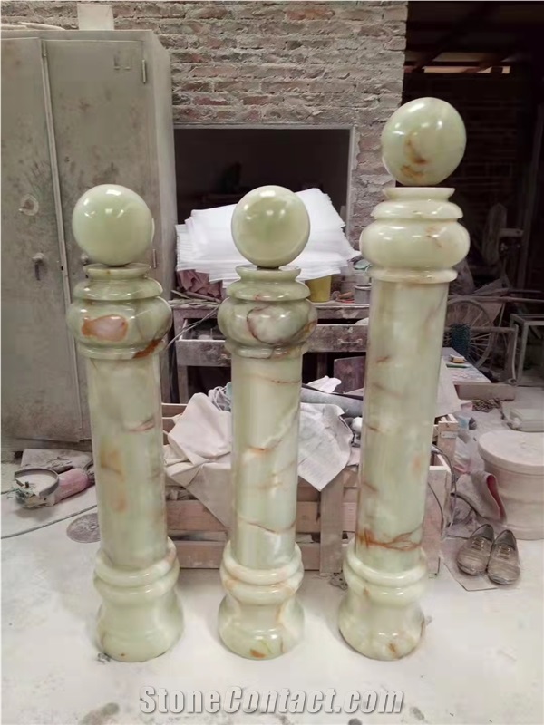 Green onyx pedestal column shafts