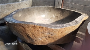 River Stone Bathtub