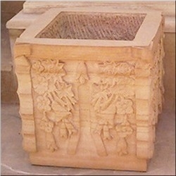 Garden Planters With Decor