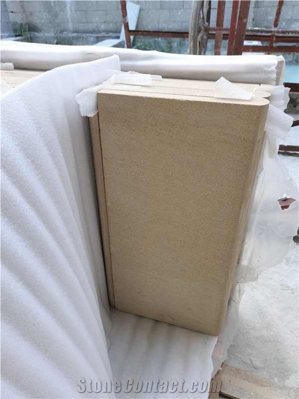 Yellow Natural Sandstone Tiles Outside Swimming Pool Coping