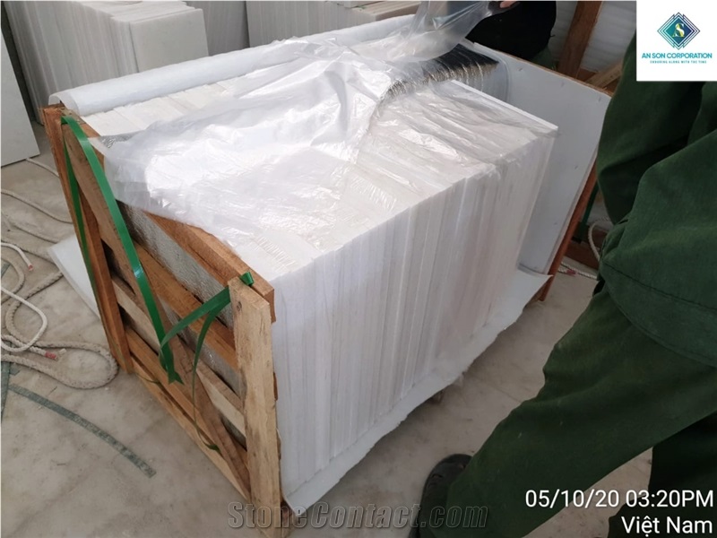 Packing White Marble Tile In Real Wooden Crate