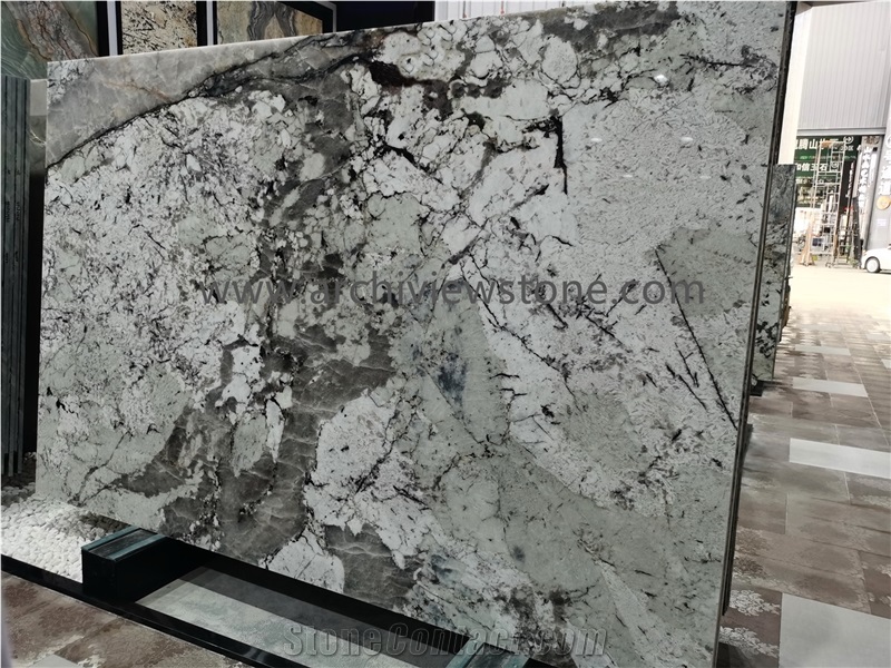 Luxury Everest White Granite Tourmaline Granite Slabs