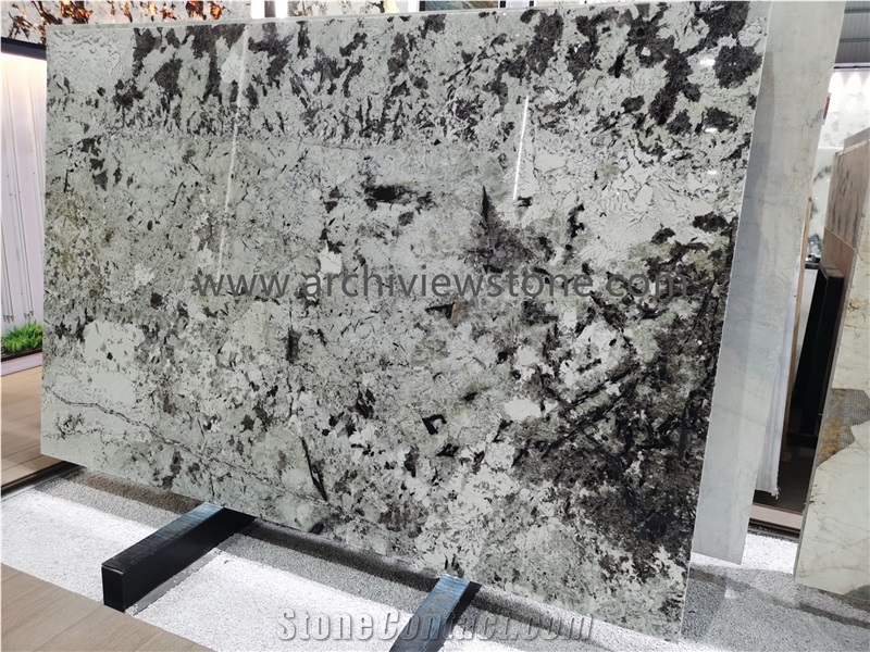 Luxury Everest White Granite Tourmaline Granite Slabs