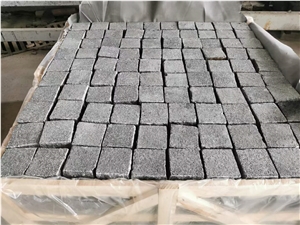 G684 Black Basalt Flamed Split Cobblestone Paving