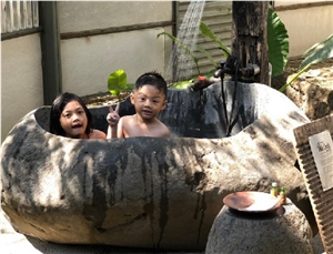 River Stone Bathtubs