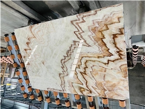 Colourful Onyx Beige Slabs
