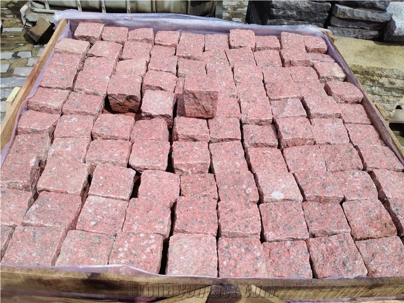 GRANITE RED CUBIC 9X9x9cm Cobble Stone