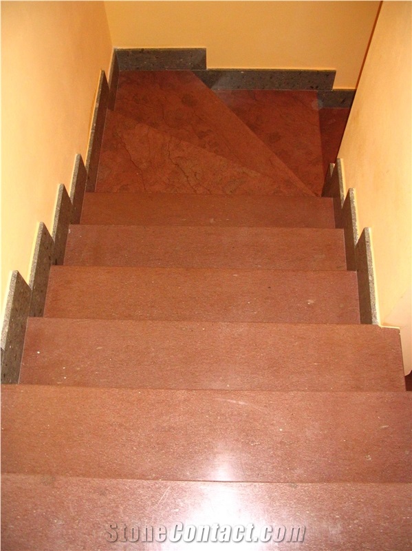 Internal Pietra Trachite Rosa Stairs