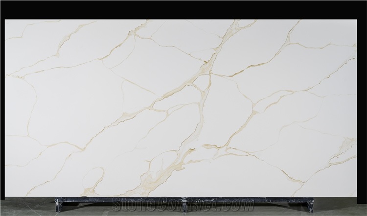 White Artificial Quartz Slab With Gold Golden Yellow Veins from