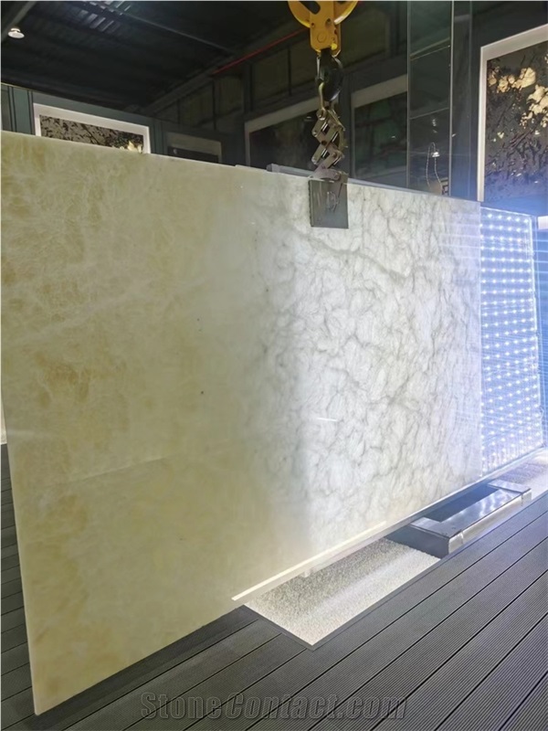 Beautiful Big White Ice Onyx Natural Stone For Decoration