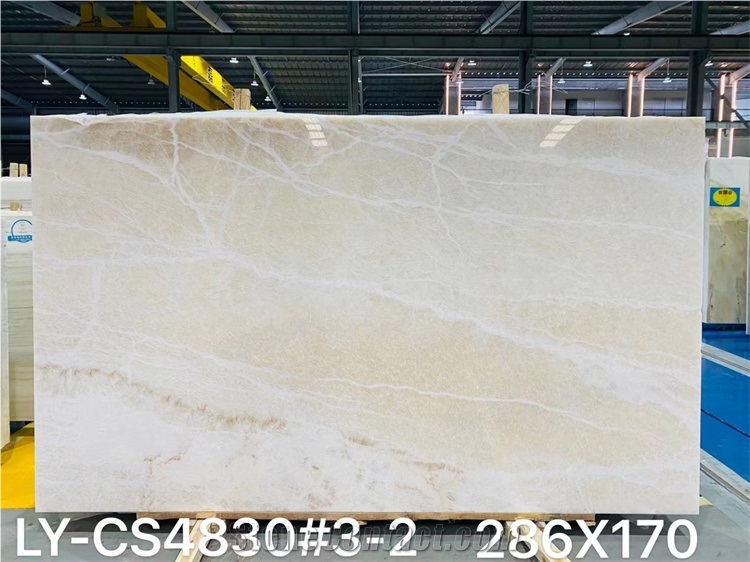 Beautiful White Onyx With Veins For Decoration