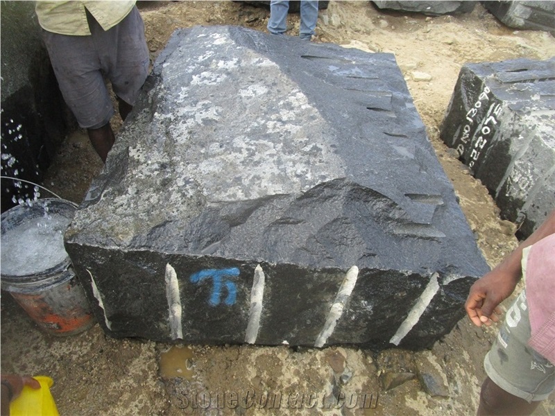 G20 Dark Bengal Black Granite Rough Blocks