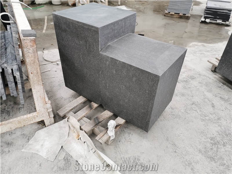 Indian Black Granite Stone Parking Bollards Stone Barricades