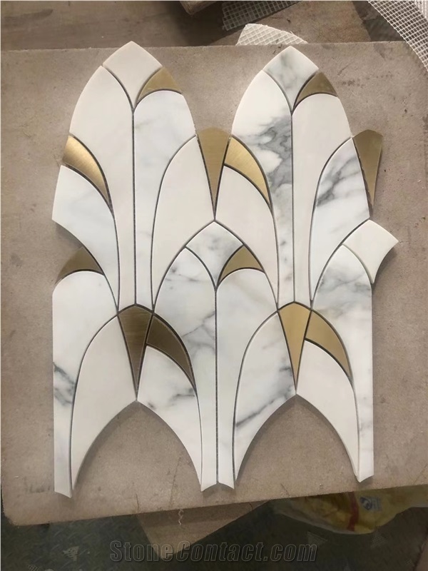 Marble Calacatta Water-Jet Mosaic Design With Brass Pattern