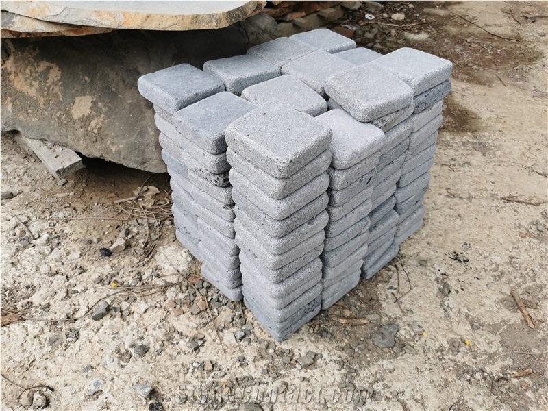 China Black Basalt Tumbled Cobbles Outdoor Paving Stone