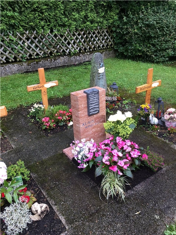 Syringa Limestone With Belgian Granite Gravestone