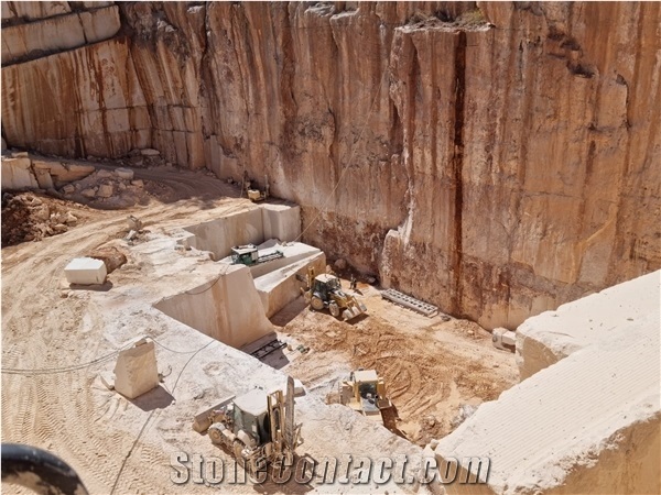 Casal Farto - Creme Fatima Limestone Quarry