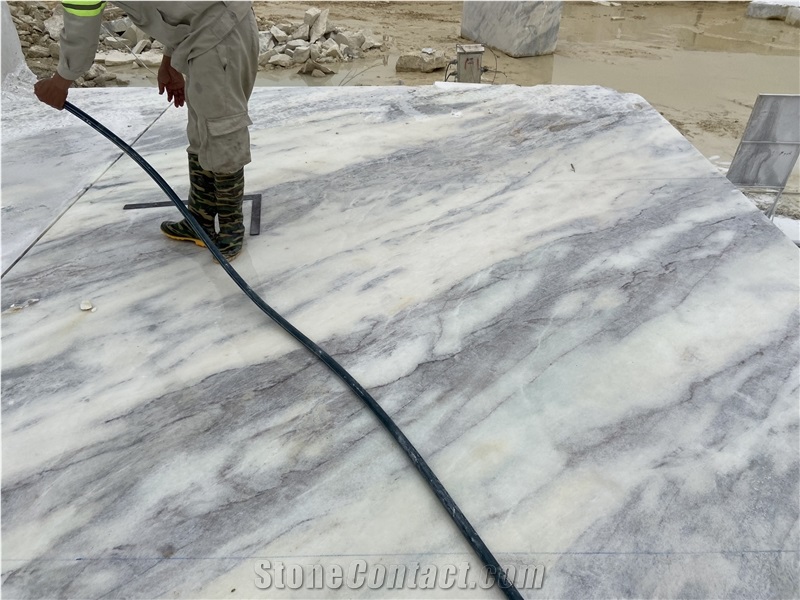 Carrara Marble Slabs In Bundled With Special Veins