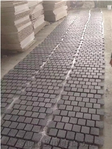 G684 Basalt Flame Split Cube Cobblestone Paver On Mesh