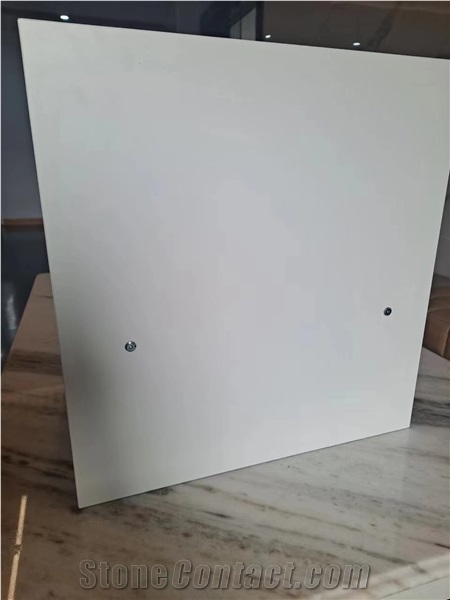 Table Display Stans In White Color