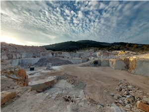 Mugla Yılanlı Calacatta Dell Arena Marble Quarry