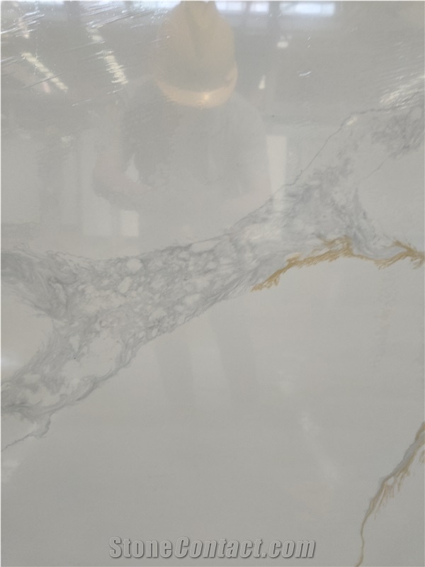 Calacatta Quartz Stone Slab With Grey And Gold Veins