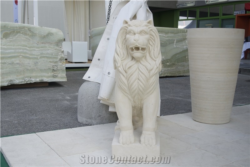 Leone - Pietra Leccese Stone Carved Lion Sculpture