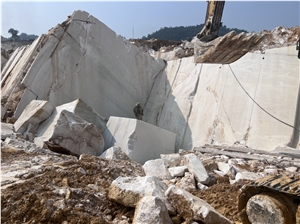 Quy Hop Nghe An Pure White Marble Quarry
