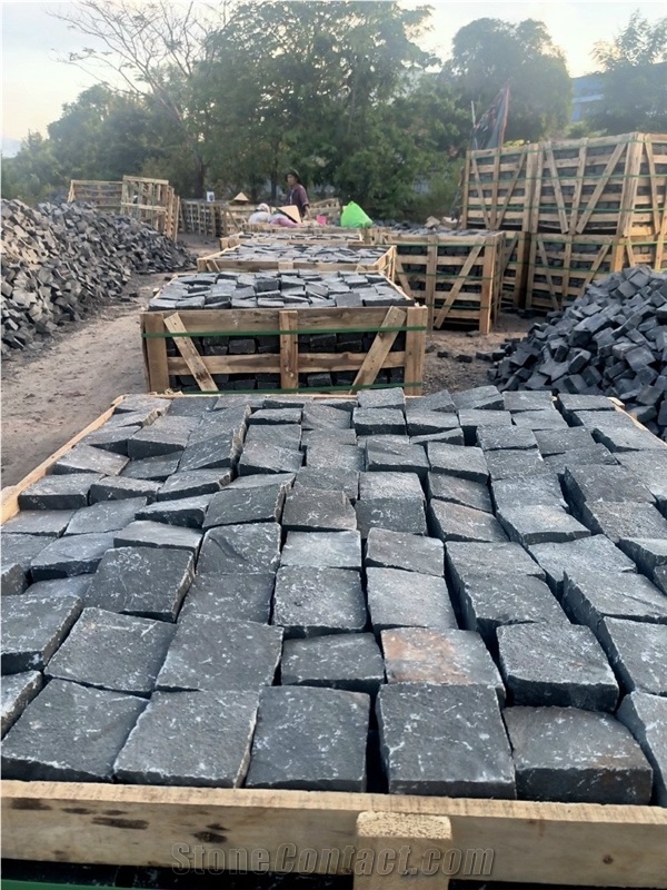Black Basalts Cobbles Paver Stone