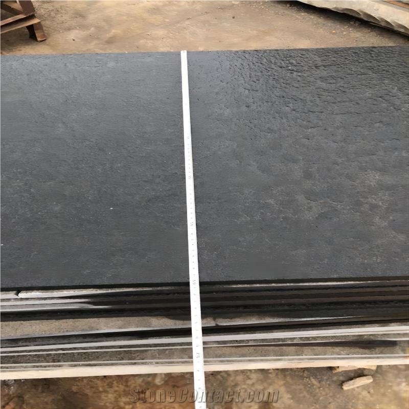 China Zhanjiang Black Fcatory Sell Flamed Basalt Tiles
