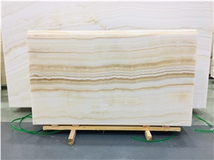 White Akdag Onyx Slabs With Straight Grain
