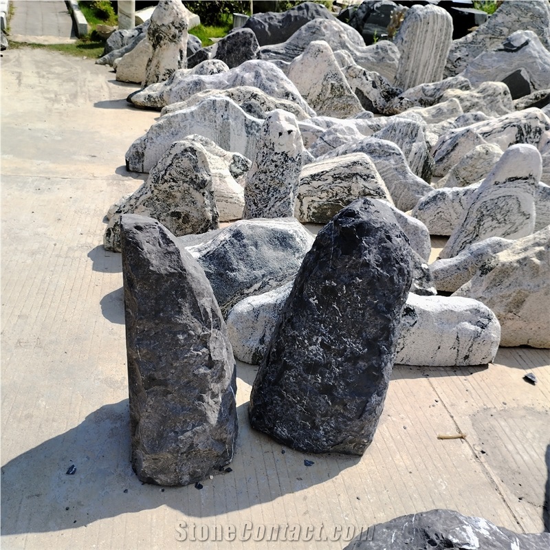 Natural Small Size Black Mount Boulders Stone For Monolith