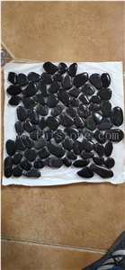 China Black Pebble Mosaic On Net Tiles