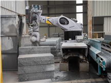 Robotic Cell With Linear Tracking - N.3530 Robotic Cutting Machine For Kerb Stone