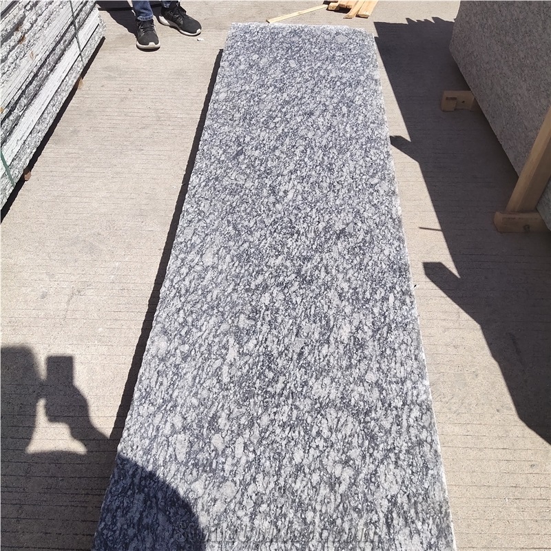 Spray White Granite Polished Granite Tiles