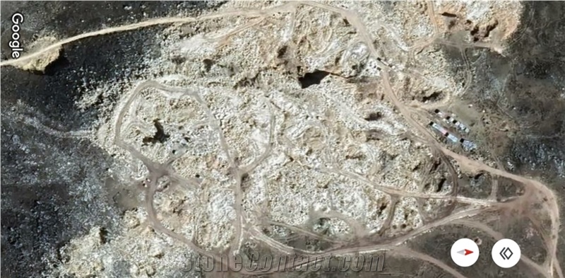 Calcium Carbonate / Yurac Oscuro Travertine Quarry