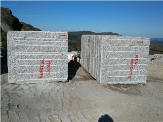 Gran Perla Granite Blocks