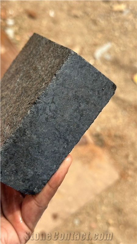 R Black Granite Cobbles
