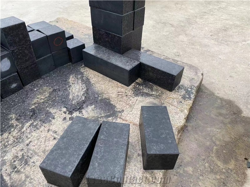 Black Basalt Lava Stone Paving Stone Cube Setts