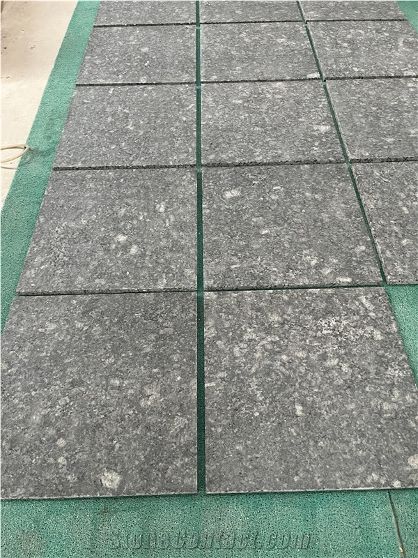 China Butterfly Green Granite Tiles Honed For Flooring