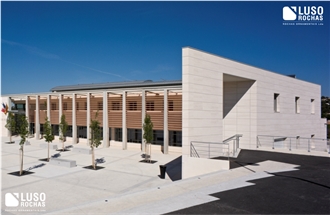 Semi Rijo LR Honed Limestone Facade