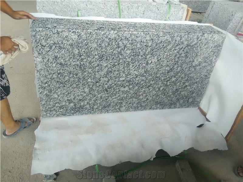 Beautiful Spray White Granite Slabs Polished