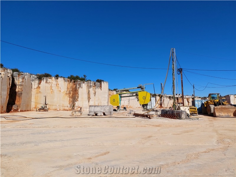 Moca Cream Limestone Covao Grande, Mendiga Quarry