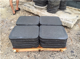 Basalt Bush Hammered Courtyard Road Pavers