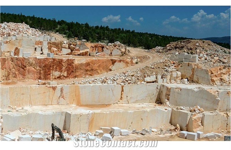 Calacatta Amber Marble Quarry