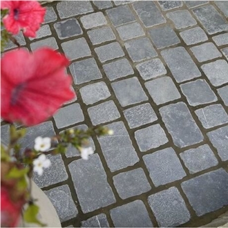 Hartlebury Weathered Limestone Cobble Setts