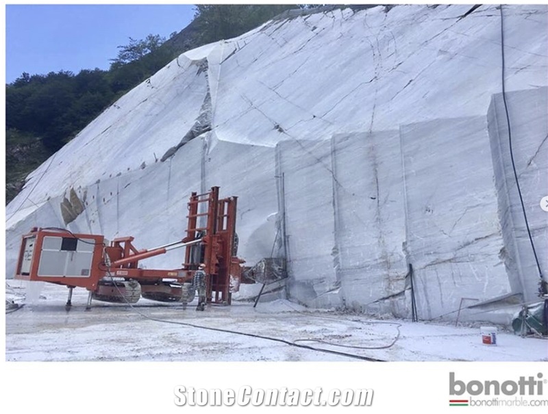 Bianco Altissimo Marble Quarry